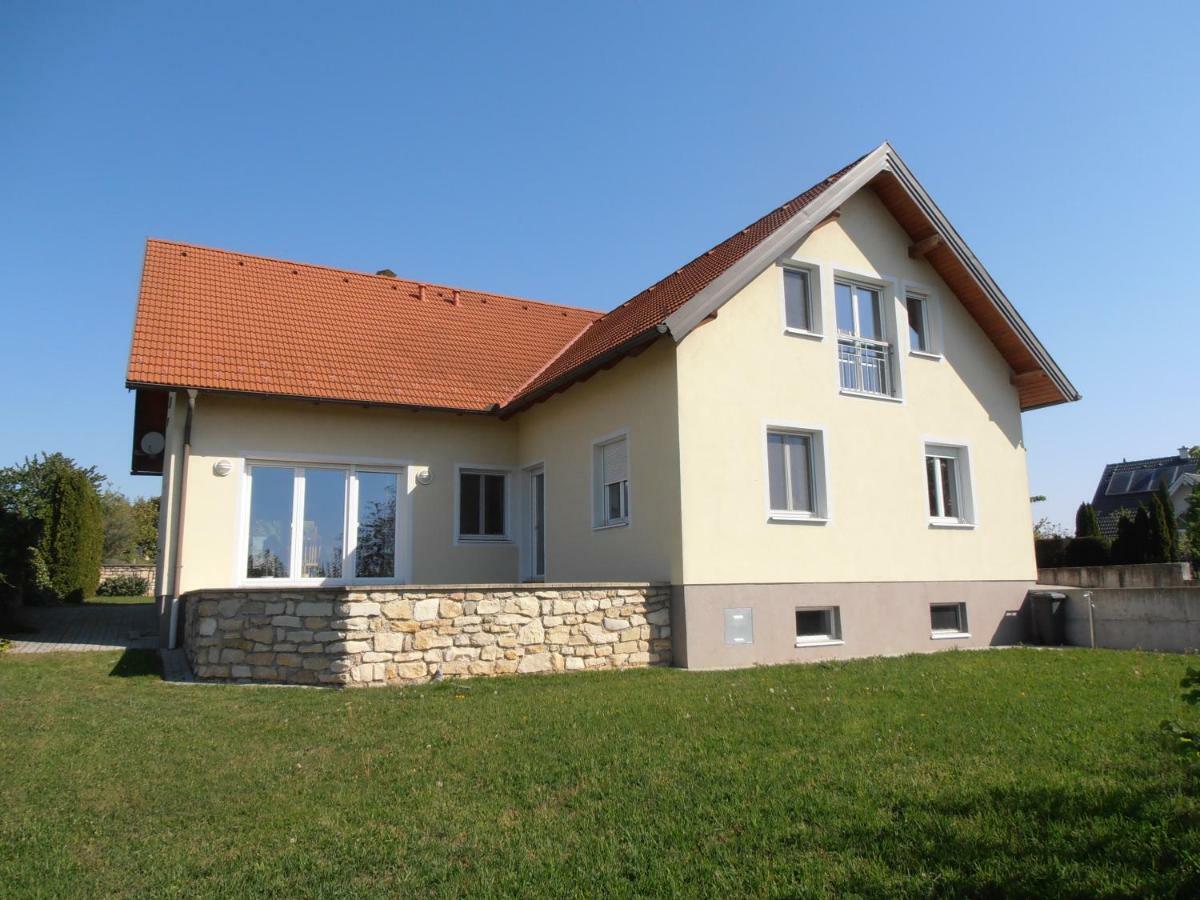 Ferienwohnung Am Kirchberg Jois Exterior foto